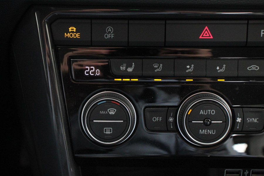 Volkswagen T-Roc 1.5 TSI 150pk DSG Sport Plus | Navigatie | Climate Control | Cruise control adaptief | Camera | Parkeer sensoren | Electrisch bedienbare achterklep| Lichtmetalen Velgen