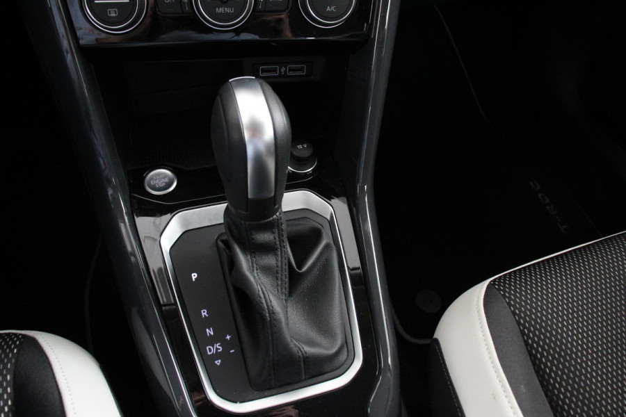 Volkswagen T-Roc 1.5 TSI 150pk DSG Sport Plus | Navigatie | Climate Control | Cruise control adaptief | Camera | Parkeer sensoren | Electrisch bedienbare achterklep| Lichtmetalen Velgen