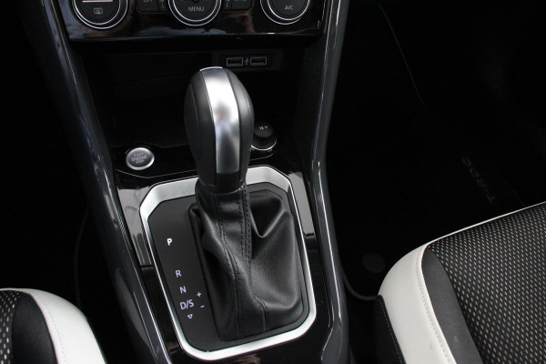 Volkswagen T-Roc 1.5 TSI 150pk DSG Sport Plus | Navigatie | Climate Control | Cruise control adaptief | Camera | Parkeer sensoren | Electrisch bedienbare achterklep| Lichtmetalen Velgen
