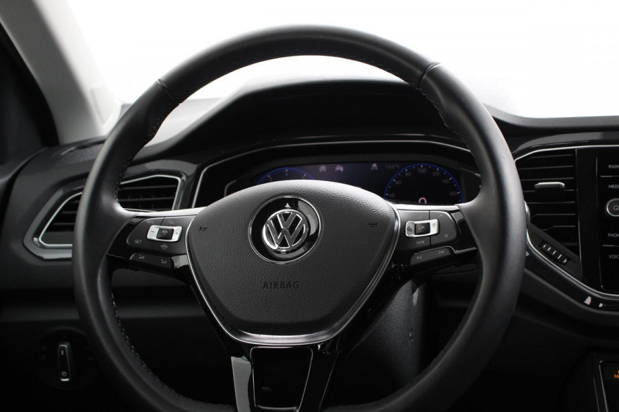 Volkswagen T-Roc 1.5 TSI 150pk DSG Sport Plus | Navigatie | Climate Control | Cruise control adaptief | Camera | Parkeer sensoren | Electrisch bedienbare achterklep| Lichtmetalen Velgen