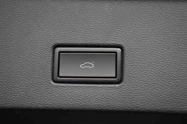 Volkswagen T-Roc 1.5 TSI 150pk DSG Sport Plus | Navigatie | Climate Control | Cruise control adaptief | Camera | Parkeer sensoren | Electrisch bedienbare achterklep| Lichtmetalen Velgen