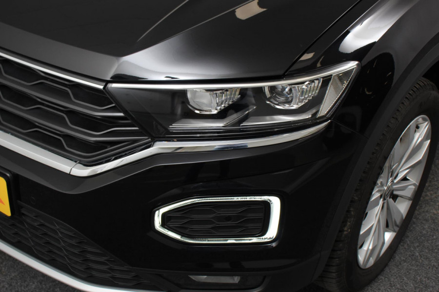 Volkswagen T-Roc 1.5 TSI 150pk DSG Sport Plus | Navigatie | Climate Control | Cruise control adaptief | Camera | Parkeer sensoren | Electrisch bedienbare achterklep| Lichtmetalen Velgen