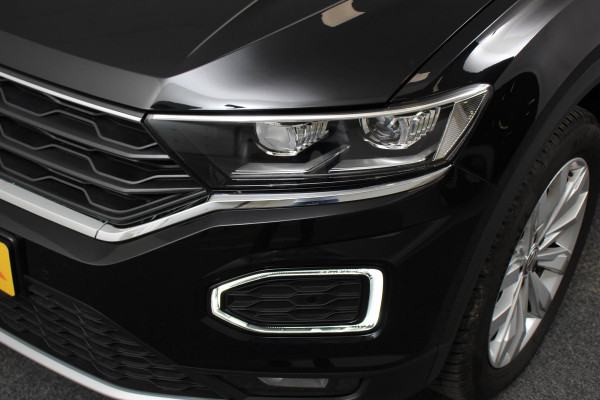 Volkswagen T-Roc 1.5 TSI 150pk DSG Sport Plus | Navigatie | Climate Control | Cruise control adaptief | Camera | Parkeer sensoren | Electrisch bedienbare achterklep| Lichtmetalen Velgen