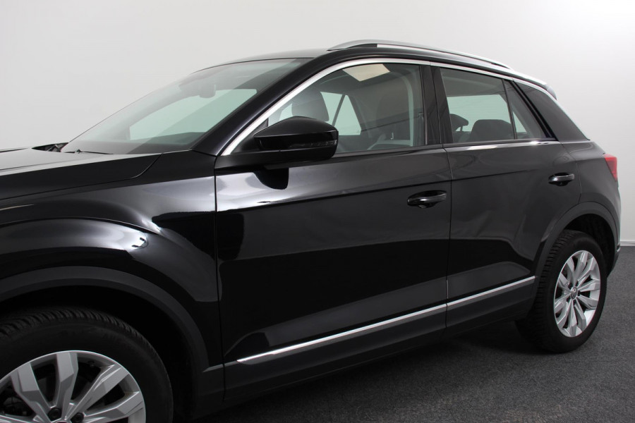 Volkswagen T-Roc 1.5 TSI 150pk DSG Sport Plus | Navigatie | Climate Control | Cruise control adaptief | Camera | Parkeer sensoren | Electrisch bedienbare achterklep| Lichtmetalen Velgen