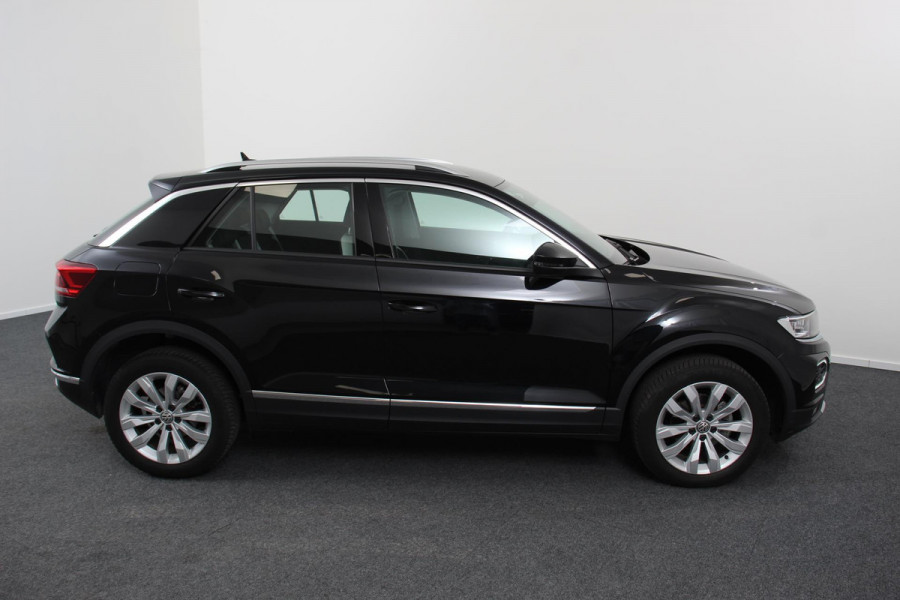 Volkswagen T-Roc 1.5 TSI 150pk DSG Sport Plus | Navigatie | Climate Control | Cruise control adaptief | Camera | Parkeer sensoren | Electrisch bedienbare achterklep| Lichtmetalen Velgen