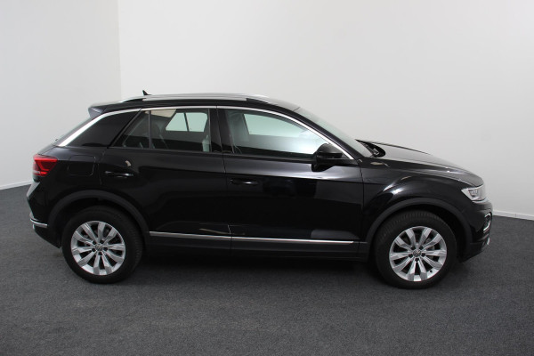 Volkswagen T-Roc 1.5 TSI 150pk DSG Sport Plus | Navigatie | Climate Control | Cruise control adaptief | Camera | Parkeer sensoren | Electrisch bedienbare achterklep| Lichtmetalen Velgen