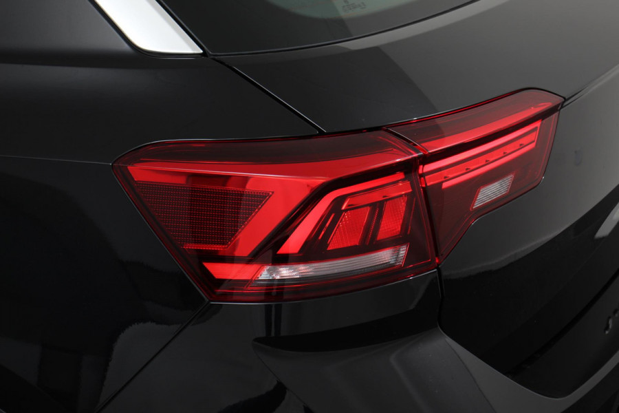 Volkswagen T-Roc 1.5 TSI 150pk DSG Sport Plus | Navigatie | Climate Control | Cruise control adaptief | Camera | Parkeer sensoren | Electrisch bedienbare achterklep| Lichtmetalen Velgen