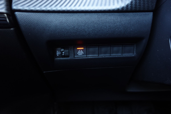 Peugeot e-2008 EV Allure 50 kWh | NAV | A. CAM | LED | CLIMA | 3- FASE - €18.950,00 RIJKLAAR!