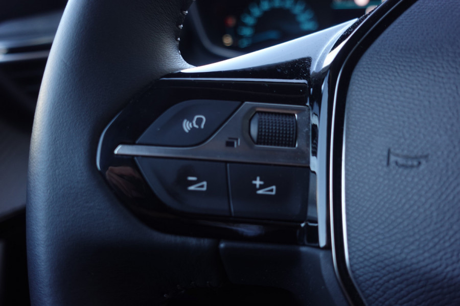 Peugeot e-2008 EV Allure 50 kWh | NAV | A. CAM | LED | CLIMA | 3- FASE - €18.950,00 RIJKLAAR!