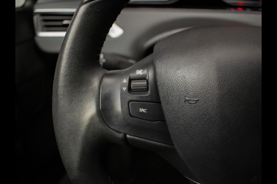 Peugeot 2008 1.2 PureTech Signature Sport (APPLE CARPLAY,NAVI,CRUISE,PDC,LED,LEDER,SPORTSTOELEN,GETINT,LM VELGEN,NETTE STAAT)