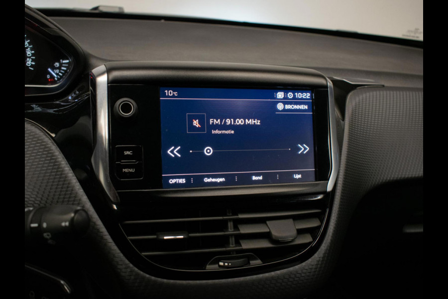 Peugeot 2008 1.2 PureTech Signature Sport (APPLE CARPLAY,NAVI,CRUISE,PDC,LED,LEDER,SPORTSTOELEN,GETINT,LM VELGEN,NETTE STAAT)