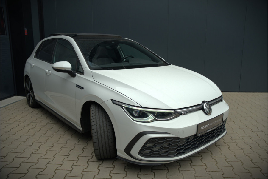 Volkswagen Golf 2.0 TDI GTD | Panoramadak | Stoelverwarming | Stuurverwarming | Adaptive Cruise Control | Apple Carplay | Sport & Sound | Adaptief Onderstel | Keyless | IQ Light LED | Camera | Ambiance Verlichting