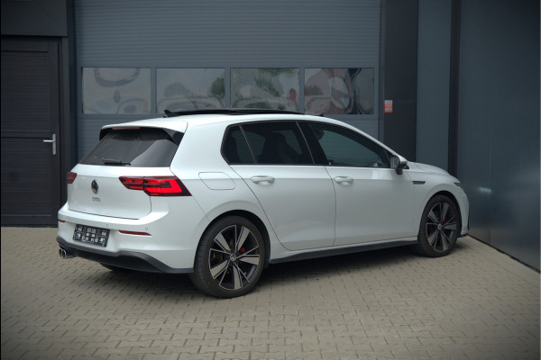 Volkswagen Golf 2.0 TDI GTD | Panoramadak | Stoelverwarming | Stuurverwarming | Adaptive Cruise Control | Apple Carplay | Sport & Sound | Adaptief Onderstel | Keyless | IQ Light LED | Camera | Ambiance Verlichting