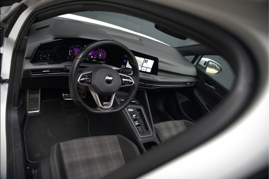 Volkswagen Golf 2.0 TDI GTD | Panoramadak | Stoelverwarming | Stuurverwarming | Adaptive Cruise Control | Apple Carplay | Sport & Sound | Adaptief Onderstel | Keyless | IQ Light LED | Camera | Ambiance Verlichting