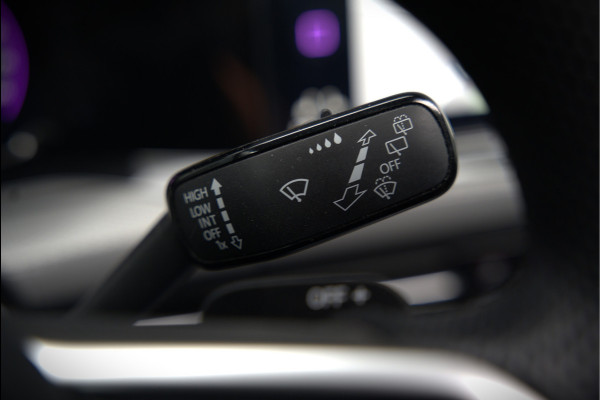 Volkswagen Golf 2.0 TDI GTD | Panoramadak | Stoelverwarming | Stuurverwarming | Adaptive Cruise Control | Apple Carplay | Sport & Sound | Adaptief Onderstel | Keyless | IQ Light LED | Camera | Ambiance Verlichting