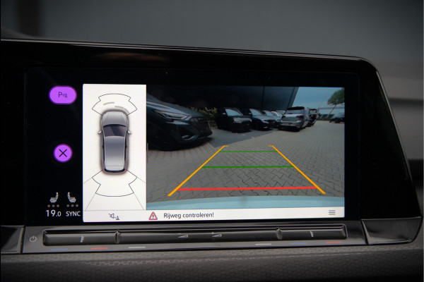 Volkswagen Golf 2.0 TDI GTD | Panoramadak | Stoelverwarming | Stuurverwarming | Adaptive Cruise Control | Apple Carplay | Sport & Sound | Adaptief Onderstel | Keyless | IQ Light LED | Camera | Ambiance Verlichting