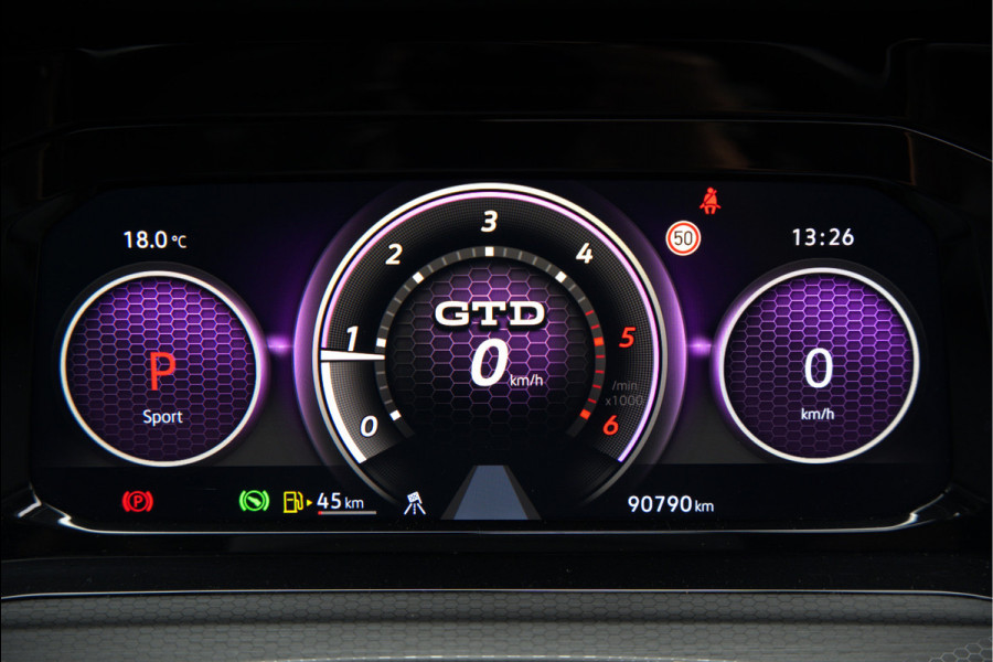 Volkswagen Golf 2.0 TDI GTD | Panoramadak | Stoelverwarming | Stuurverwarming | Adaptive Cruise Control | Apple Carplay | Sport & Sound | Adaptief Onderstel | Keyless | IQ Light LED | Camera | Ambiance Verlichting