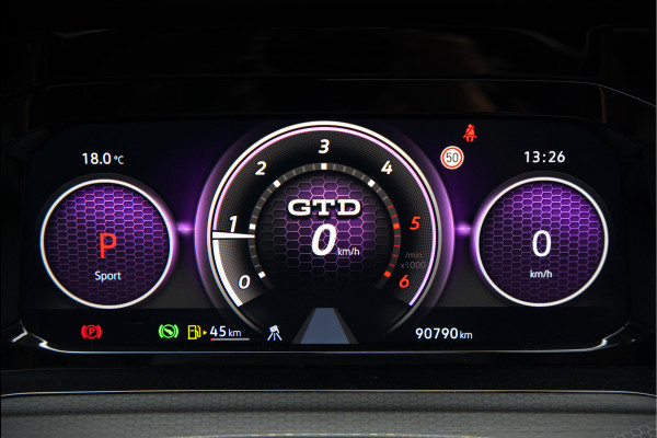 Volkswagen Golf 2.0 TDI GTD | Panoramadak | Stoelverwarming | Stuurverwarming | Adaptive Cruise Control | Apple Carplay | Sport & Sound | Adaptief Onderstel | Keyless | IQ Light LED | Camera | Ambiance Verlichting