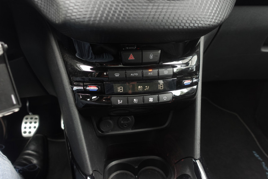 Peugeot 2008 1.2 PureTech Allure - Crossway | Nav | Pano dak | Clima | 17 Lmv | Goed onderhouden