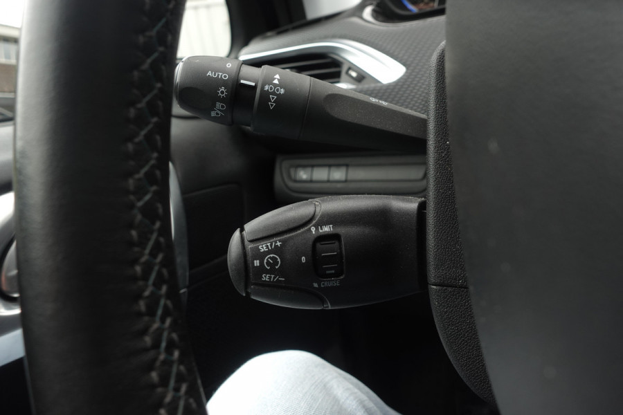 Peugeot 2008 1.2 PureTech Allure - Crossway | Nav | Pano dak | Clima | 17 Lmv | Goed onderhouden