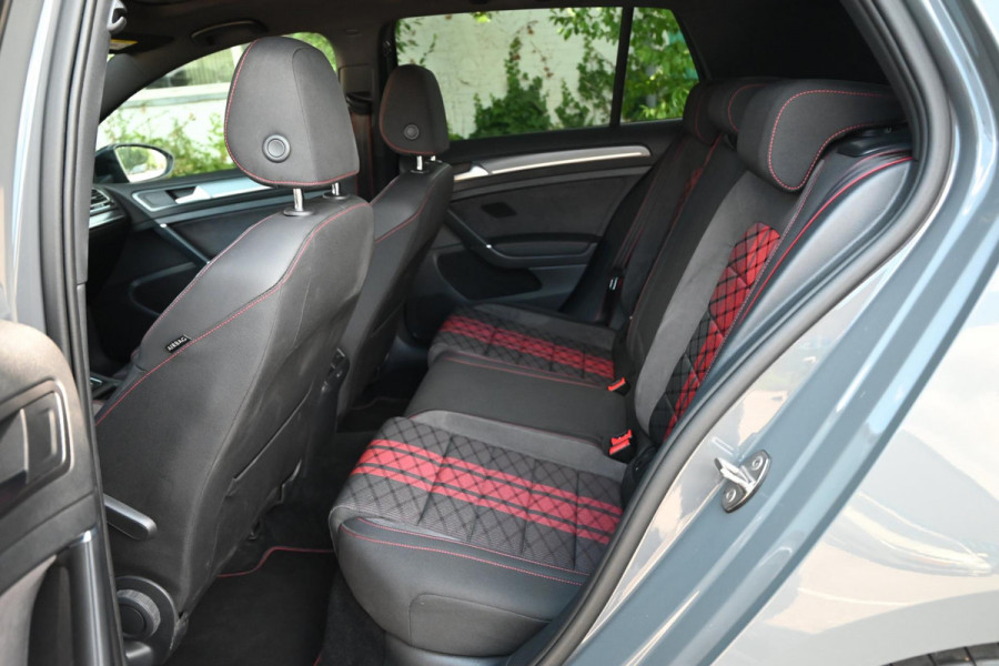 Volkswagen Golf 2.0 TSI GTI TCR | 290PK | PANO | CAMERA | VIRTUAL | PURE GREY | Adaptive | Keyless | 19'' |