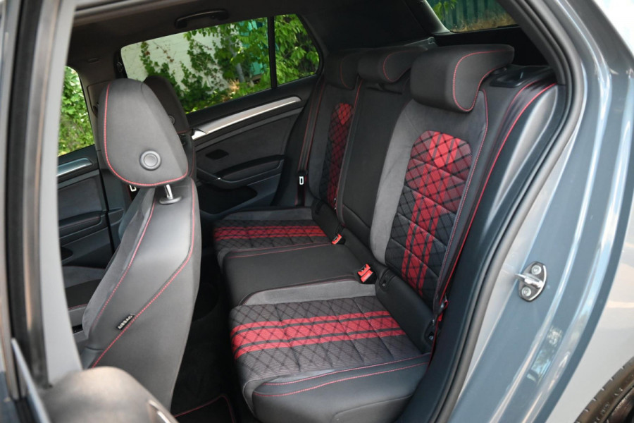 Volkswagen Golf 2.0 TSI GTI TCR | 290PK | PANO | CAMERA | VIRTUAL | PURE GREY | Adaptive | Keyless | 19'' |