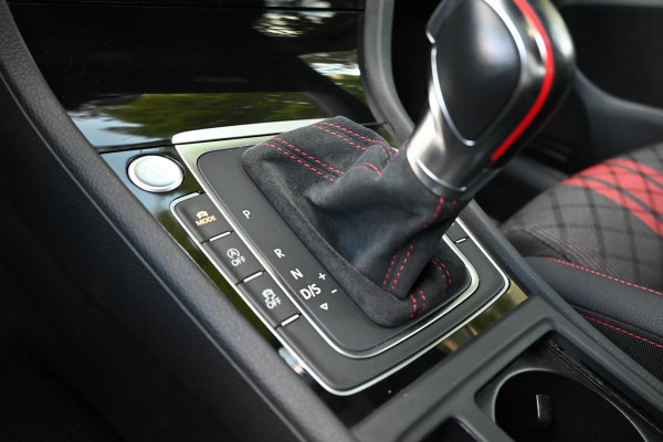 Volkswagen Golf 2.0 TSI GTI TCR | 290PK | PANO | CAMERA | VIRTUAL | PURE GREY | Adaptive | Keyless | 19'' |