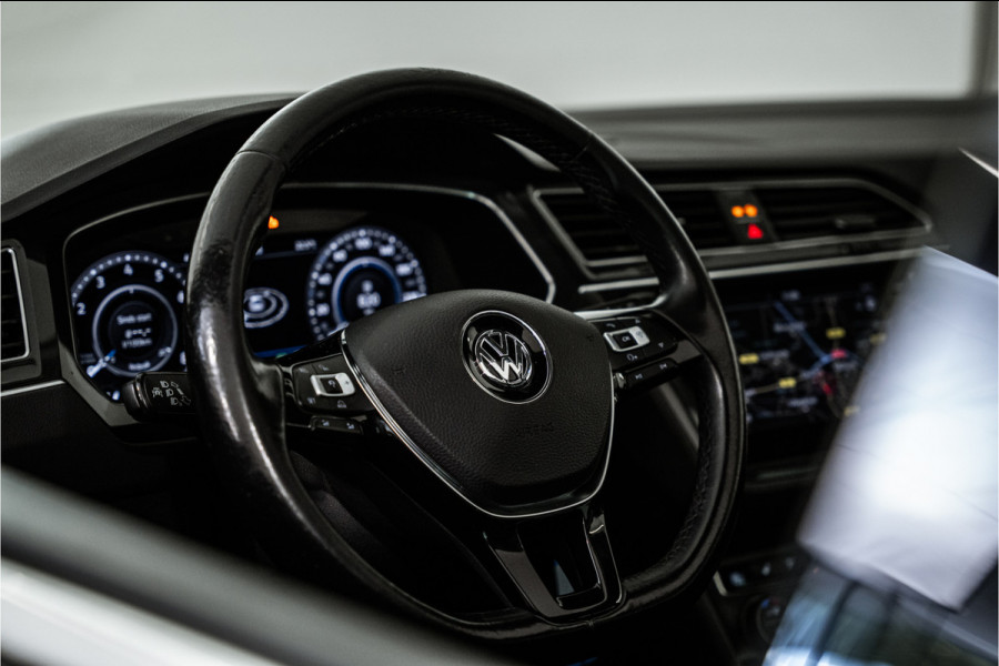 Volkswagen Tiguan 1.4 TSI ACT Highline R-Line 150PK NL AUTO+NAP+1e Eigenaar | Pano | Navi | Virtual