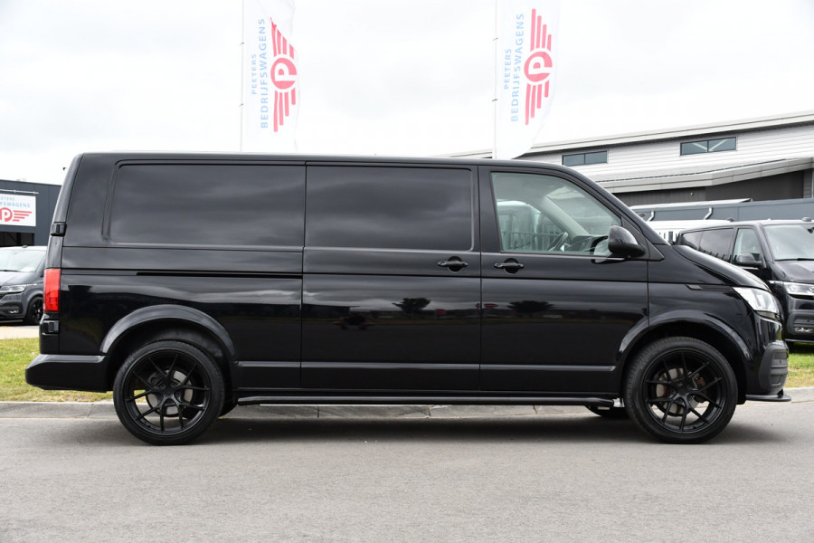 Volkswagen Transporter 2.0 TDI L2H1 30 Black Edition Adaptieve Cruise, Camera, Carplay, 150PK, 2 x Schuifdeur, Multimedia, Sensoren, Automaat, Uniek!