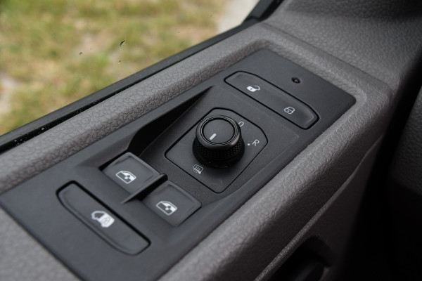 Volkswagen Transporter 2.0 TDI L2H1 30 Black Edition Adaptieve Cruise, Camera, Carplay, 150PK, 2 x Schuifdeur, Multimedia, Sensoren, Automaat, Uniek!