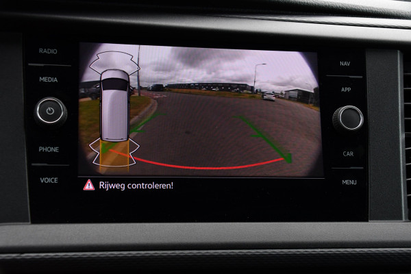Volkswagen Transporter 2.0 TDI L2H1 30 Black Edition Adaptieve Cruise, Camera, Carplay, 150PK, 2 x Schuifdeur, Multimedia, Sensoren, Automaat, Uniek!