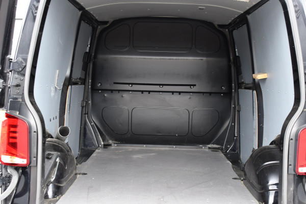 Volkswagen Transporter 2.0 TDI L2H1 30 Black Edition Adaptieve Cruise, Camera, Carplay, 150PK, 2 x Schuifdeur, Multimedia, Sensoren, Automaat, Uniek!