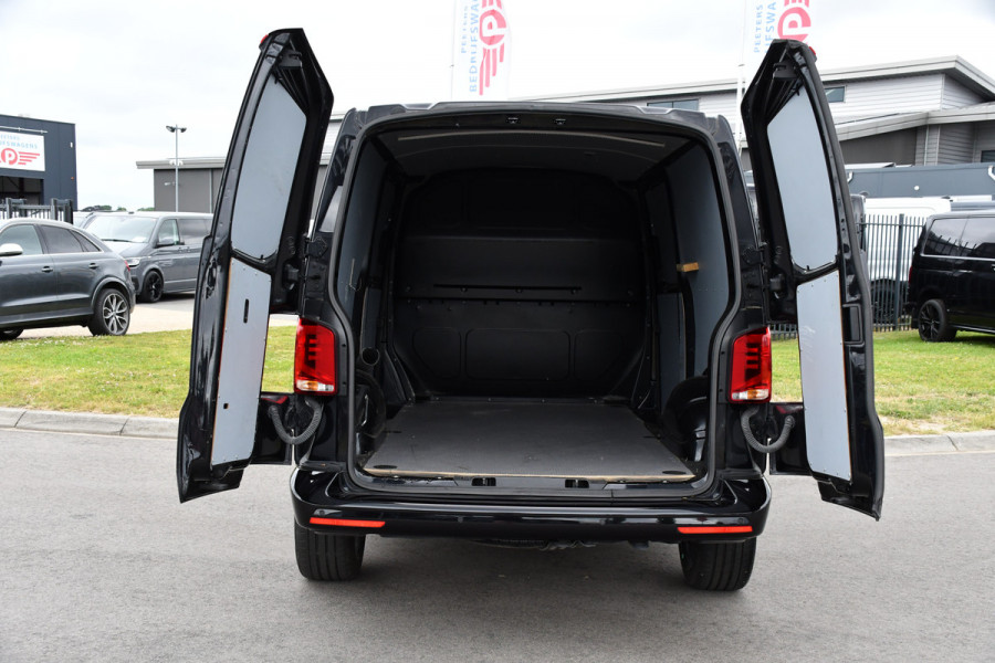 Volkswagen Transporter 2.0 TDI L2H1 30 Black Edition Adaptieve Cruise, Camera, Carplay, 150PK, 2 x Schuifdeur, Multimedia, Sensoren, Automaat, Uniek!