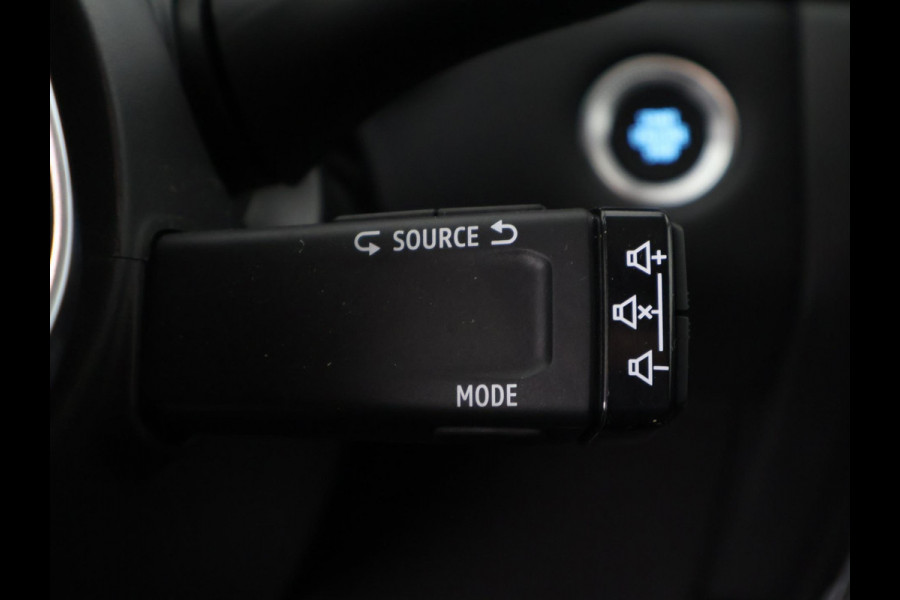 Renault Captur 1.6 E-Tech Plug-in Hybrid 160 Intens Two-Tone Automaat | Navigatie | Trekhaak | Camera |