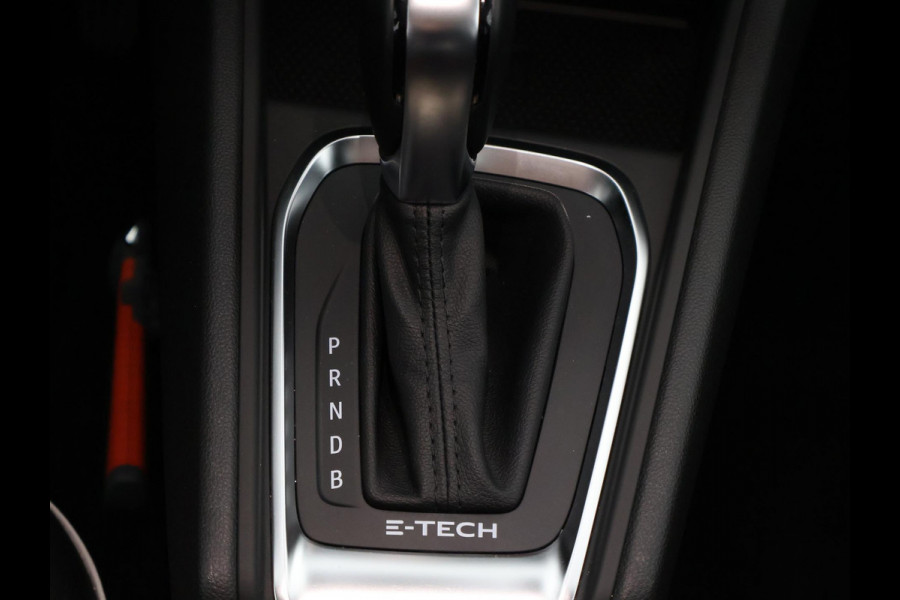 Renault Captur 1.6 E-Tech Plug-in Hybrid 160 Intens Two-Tone Automaat | Navigatie | Trekhaak | Camera |