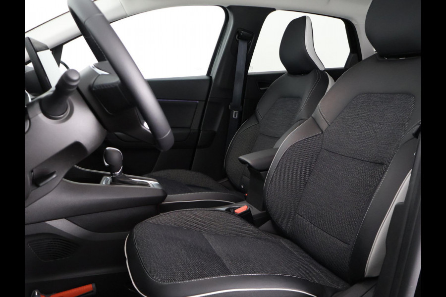 Renault Captur 1.6 E-Tech Plug-in Hybrid 160 Intens Two-Tone Automaat | Navigatie | Trekhaak | Camera |
