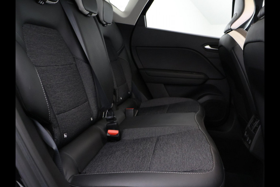 Renault Captur 1.6 E-Tech Plug-in Hybrid 160 Intens Two-Tone Automaat | Navigatie | Trekhaak | Camera |