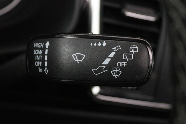 Seat Ateca 1.4 EcoTSI Xcellence (PANORAMADAK, NAVIGATIE, ACHTERUITRIJCAMERA, AUTOMAAT, LANE-ASSIST)