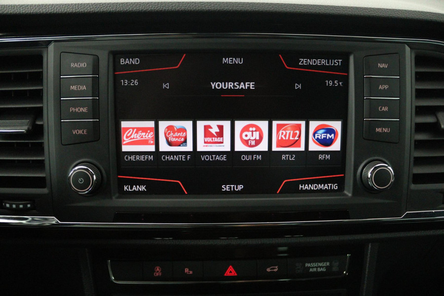 Seat Ateca 1.4 EcoTSI Xcellence (PANORAMADAK, NAVIGATIE, ACHTERUITRIJCAMERA, AUTOMAAT, LANE-ASSIST)