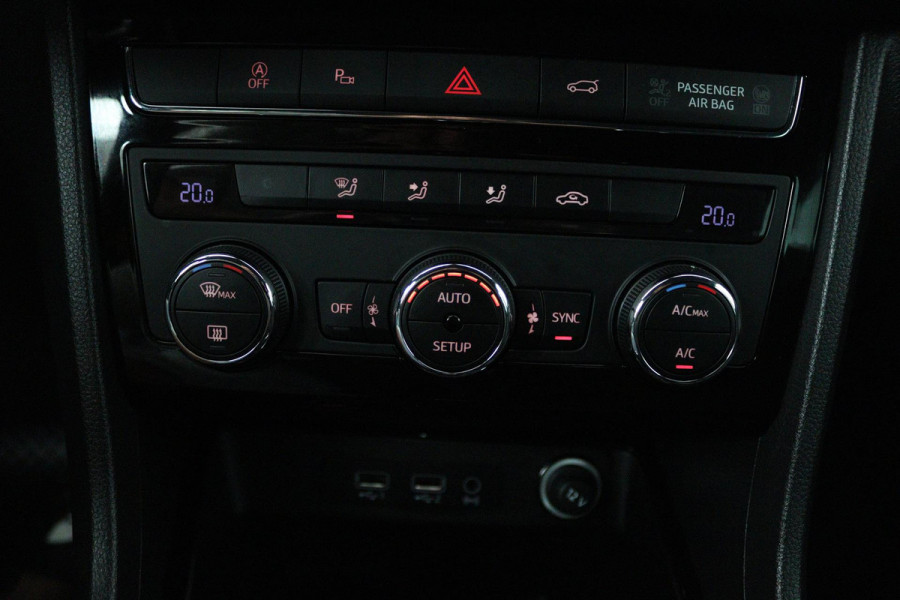 Seat Ateca 1.4 EcoTSI Xcellence (PANORAMADAK, NAVIGATIE, ACHTERUITRIJCAMERA, AUTOMAAT, LANE-ASSIST)