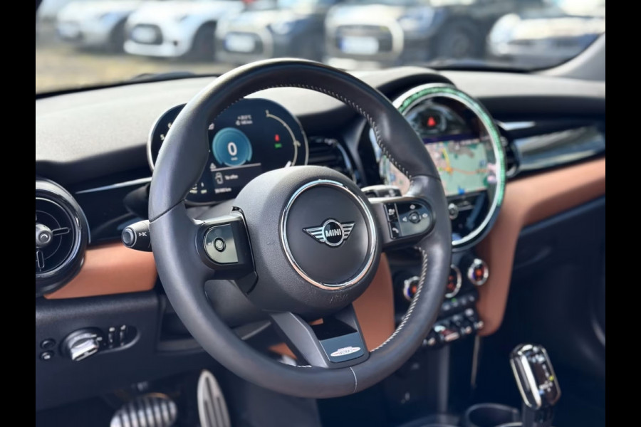 MINI 1.5 COOPER JCW Steptronic-Aut. ** LED, NAVI+, BRUIN LEDER, PANORAMA, KEYLESS, VERW. STUUR ** UNFALFREI - Ex BMW ** ** INFORMEER OOK NAAR ONZE AANTREKKELIJKE FINANCIAL-LEASE TARIEVEN **