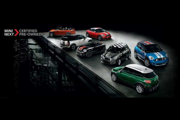 MINI 1.5 COOPER JCW Steptronic-Aut. ** LED, NAVI+, BRUIN LEDER, PANORAMA, KEYLESS, VERW. STUUR ** UNFALFREI - Ex BMW ** ** INFORMEER OOK NAAR ONZE AANTREKKELIJKE FINANCIAL-LEASE TARIEVEN **