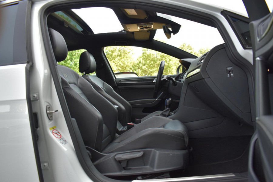Volkswagen Golf 2.0 TSI 4Motion R Pano Milltek Virtual Lane Dynaudio Leder