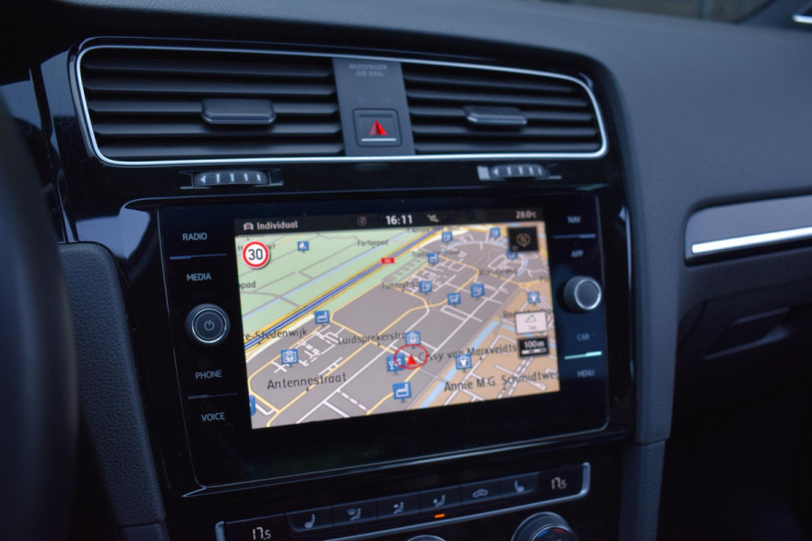 Volkswagen Golf 2.0 TSI 4Motion R Pano Milltek Virtual Lane Dynaudio Leder