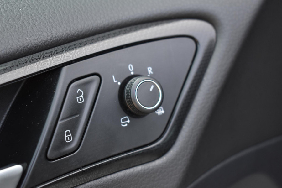 Volkswagen Golf 2.0 TSI 4Motion R Pano Milltek Virtual Lane Dynaudio Leder