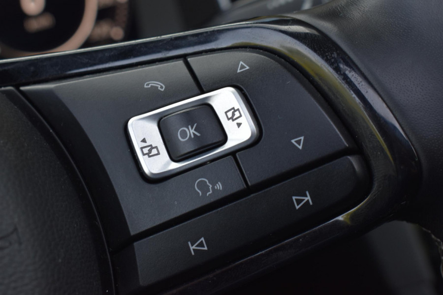 Volkswagen Golf 2.0 TSI 4Motion R Pano Milltek Virtual Lane Dynaudio Leder