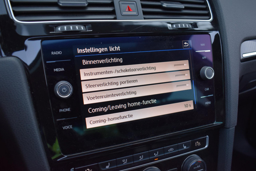 Volkswagen Golf 2.0 TSI 4Motion R Pano Milltek Virtual Lane Dynaudio Leder