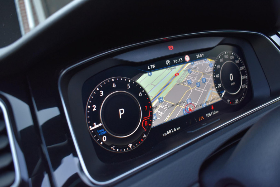 Volkswagen Golf 2.0 TSI 4Motion R Pano Milltek Virtual Lane Dynaudio Leder