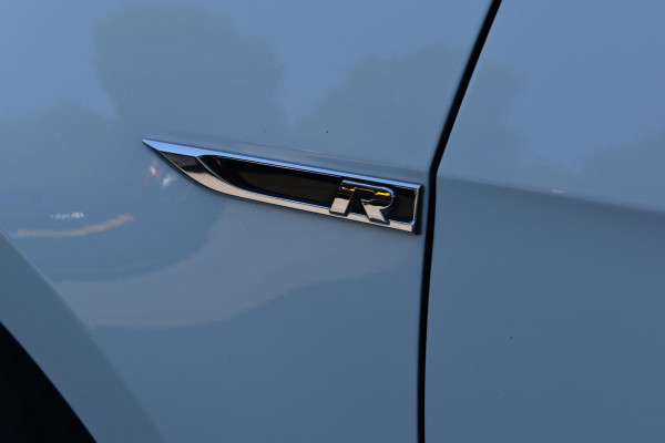 Volkswagen Golf 2.0 TSI 4Motion R Pano Milltek Virtual Lane Dynaudio Leder