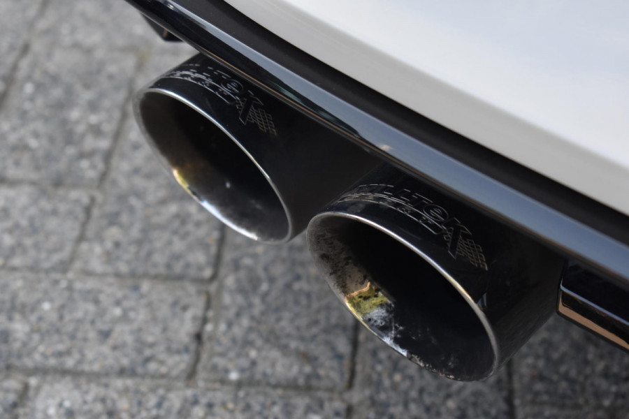 Volkswagen Golf 2.0 TSI 4Motion R Pano Milltek Virtual Lane Dynaudio Leder